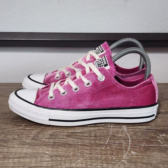 Converse Chuck Taylor All-Star Low Top Velvet Women's Shoes Size 5.5 Pink - Picture 1 of 9